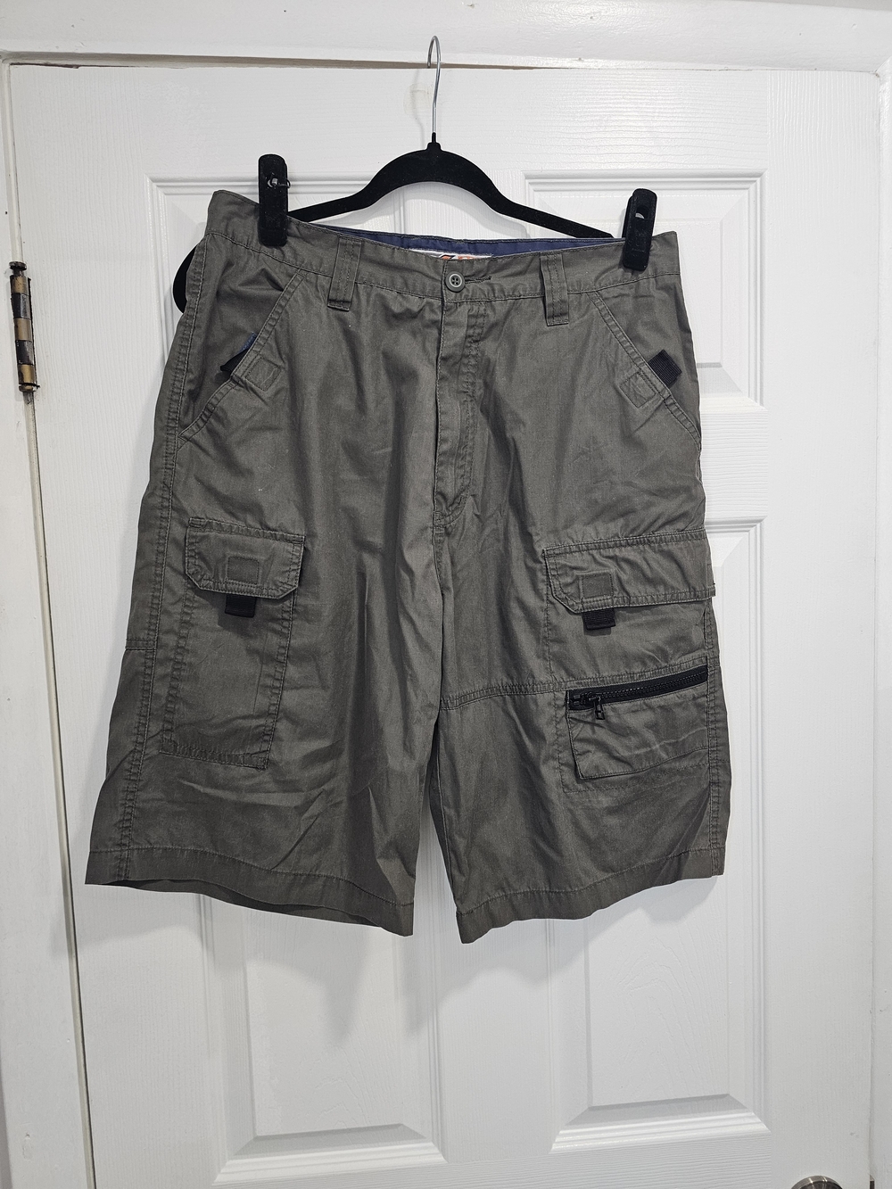 Vector Men's Gray Cargo Shorts